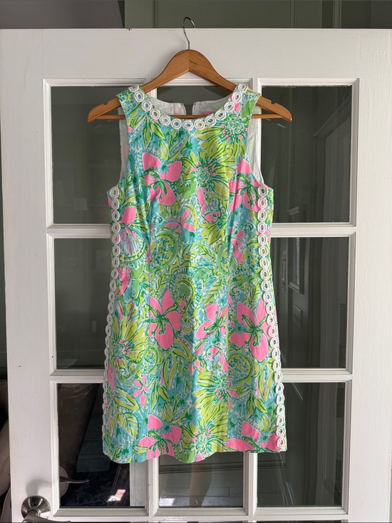 Lilly Pulitzer Dresses & Skirts - Lilly Pulitzer Sleeveless Floral Shift Dress in Lime & Pink
